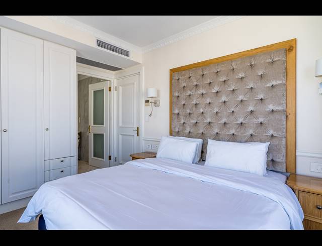 2 BEDROOM APARTMENT TO LET IN SEA POINT